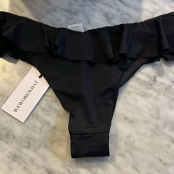 NWT - Ruffle Delilah Bottom - Picture 4 of 5